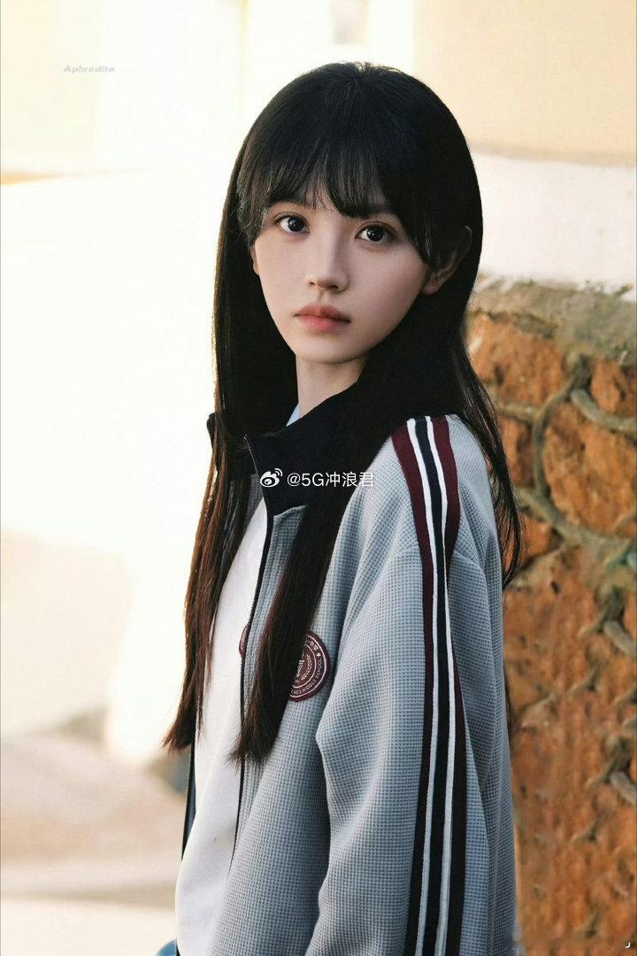 学校捞人捞到了田曦薇 林知夏的青春氛围感真的被田曦薇拿捏住了，清冷温柔还带点疏离
