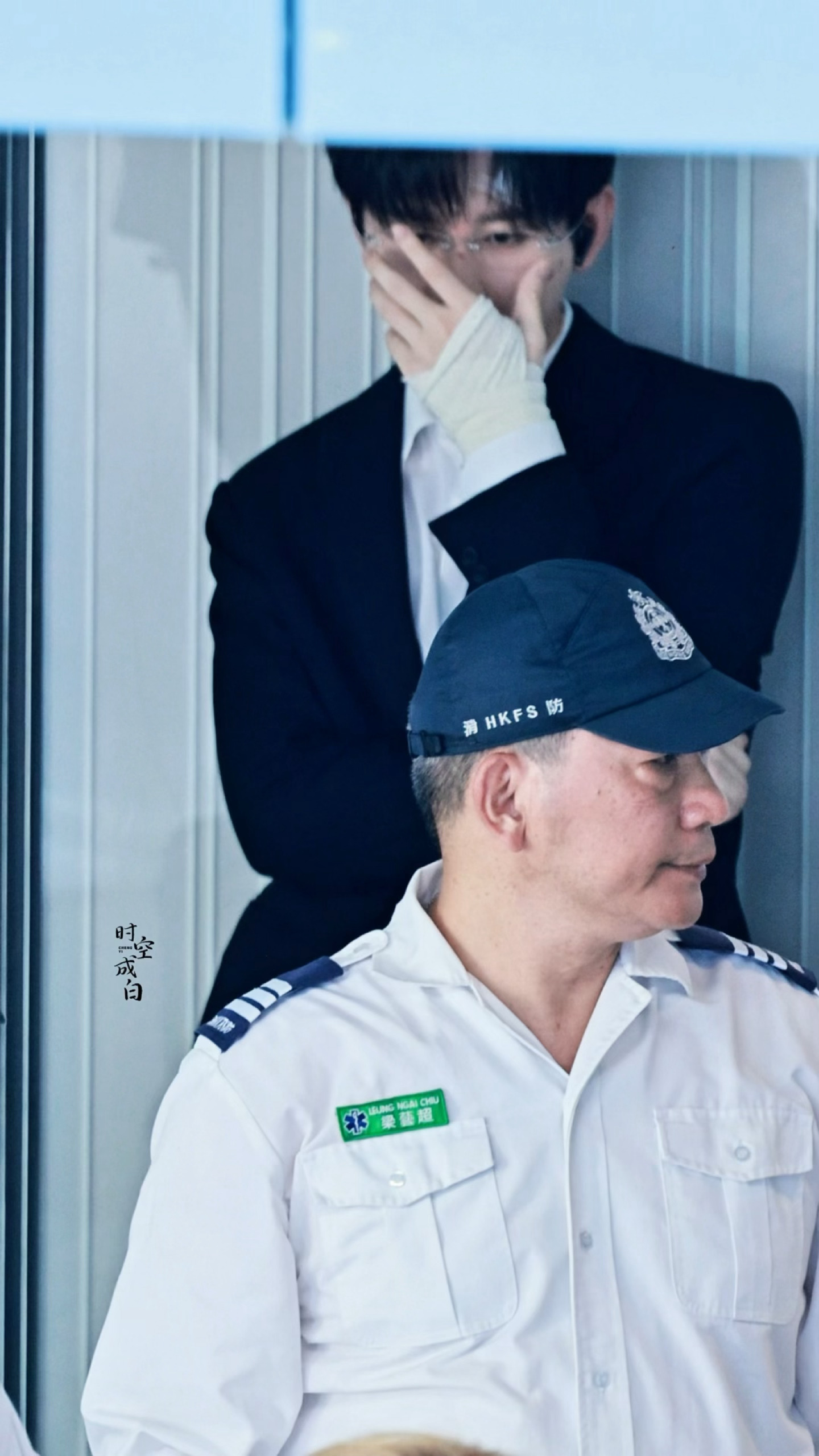 中二魂爆发了是这样的  回味着今天发的物料就开始cos起来 ​​​