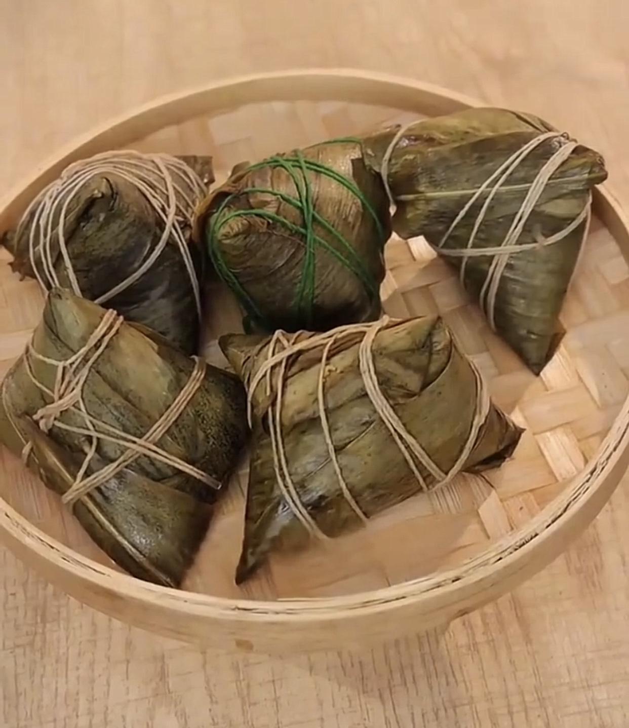 广州一家很出名的酒家(这里就不说名了)，现在出的粽子还能叫粽子吗？怀疑都没多少广