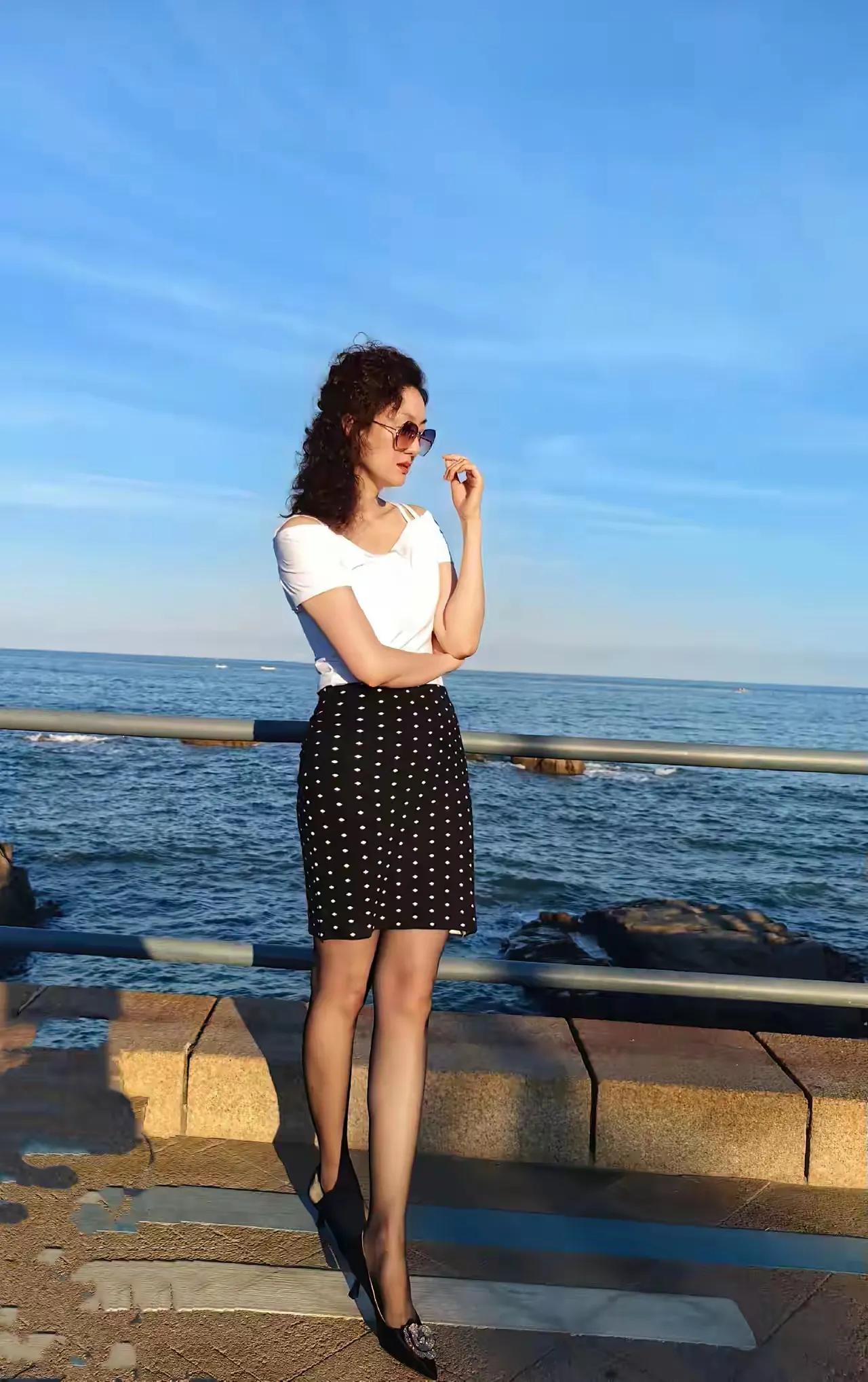 #下联：夏水似玉流无声#
我对的是：春雨如油润万物