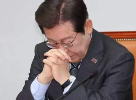 网传美军飞行员帮中国训练舰载机，澳法院要引渡他去美国，结果并非全网都找不到官方消