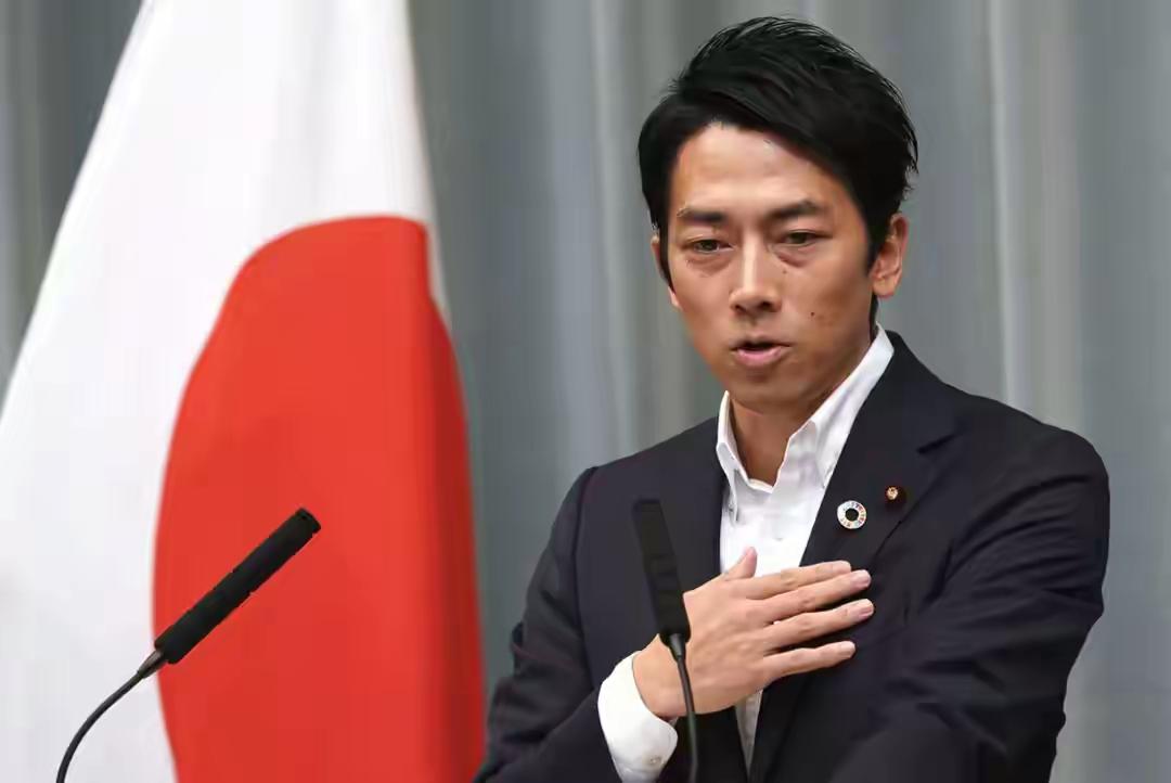 中日是战是和？敌国条款已定，王毅送东京一句话，小泉亮最新立场