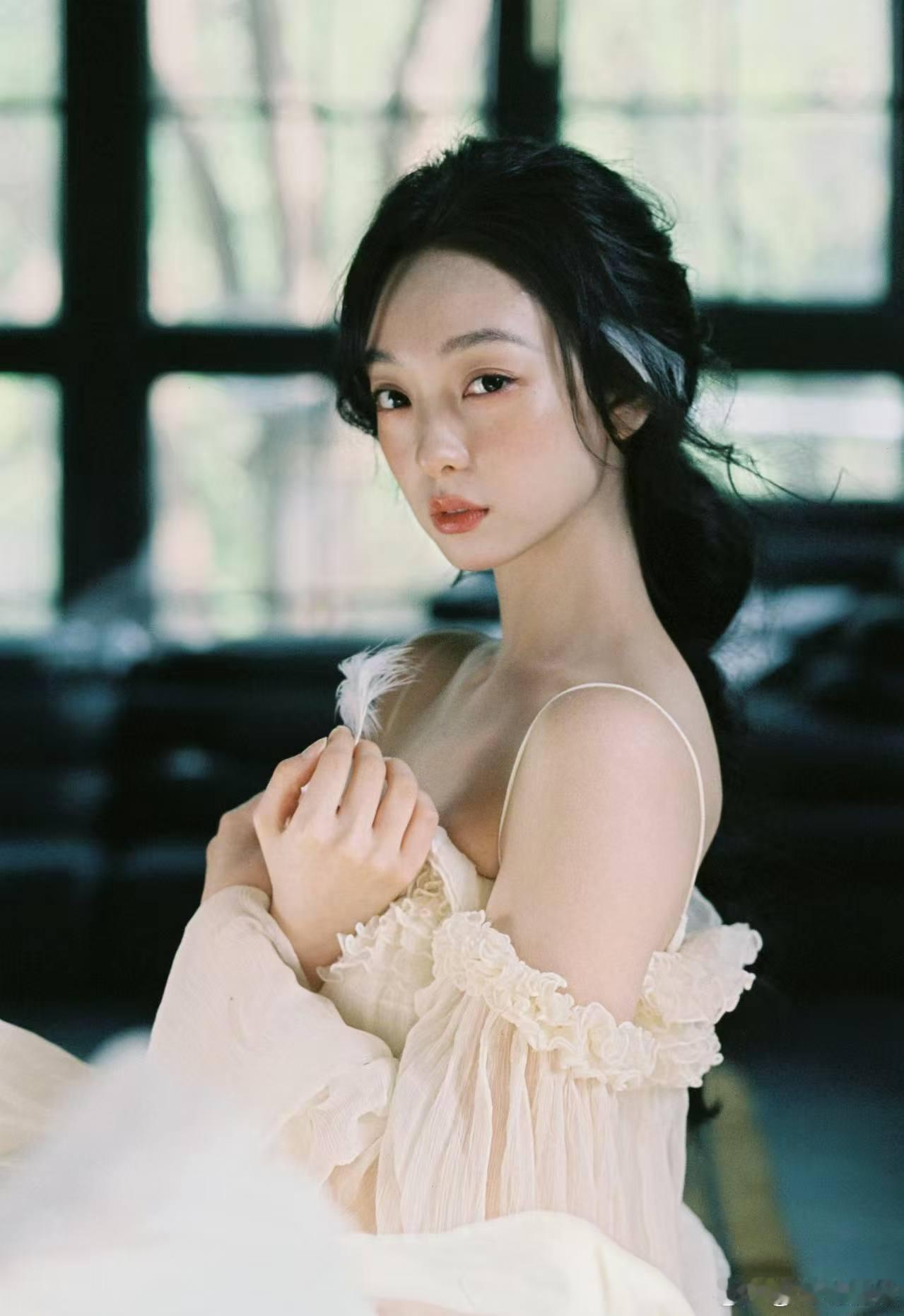 吴邪私家笔记霍玲田轩宁霍玲好美 田轩宁以舞蹈生为起点，在演艺界书写精彩，她塑造的