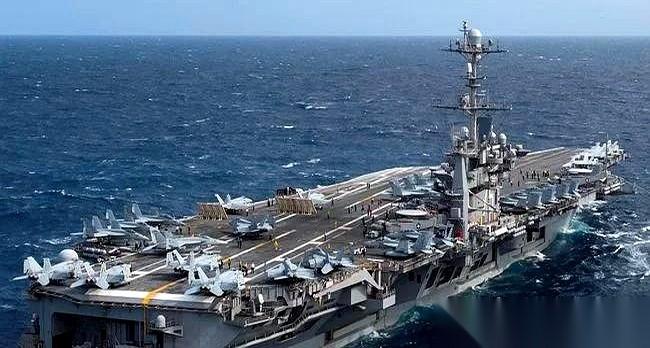 半小时，连着两声巨响，直接砸我们家门口的海里了。
好家伙。
一架直升机，一架“超