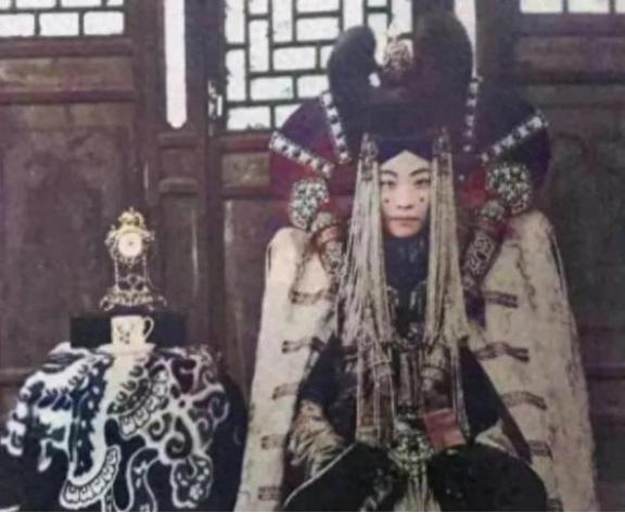 1938年5月，斯大林下令处决了外蒙古末代皇后格嫩皮勒。在面临死亡的时刻，格嫩皮