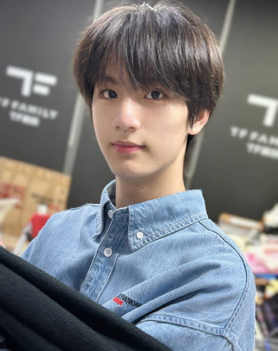 有脸颊痣的小狗男太可怕了，眼睛亮晶晶的侧脸看你的时候完全是在让你亲他的痣吧，唉好