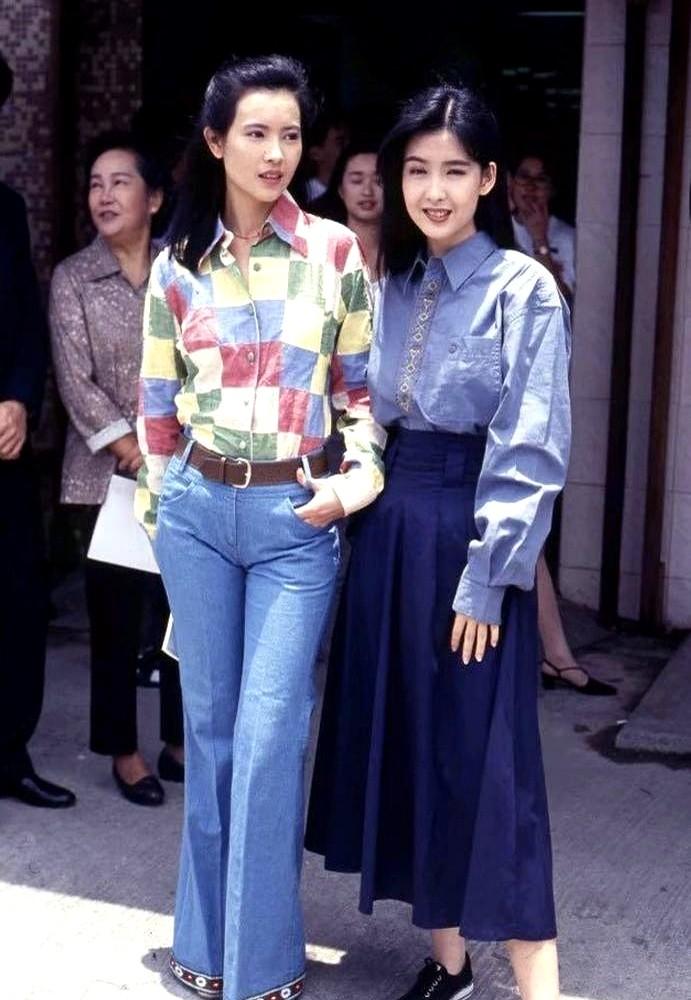 周慧敏这身高，把人整无语了。
这么多年，大家口口相传她1米65，和官方写着1米6