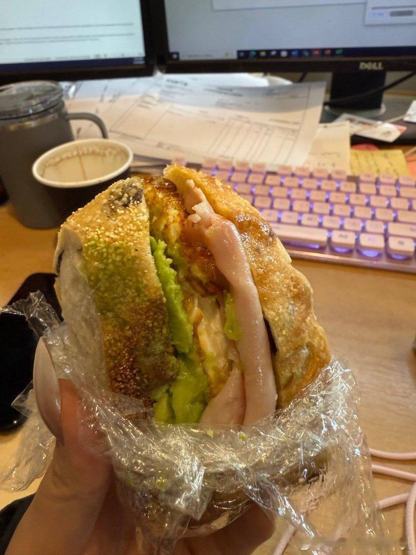 今日早餐🥣煎蛋ham生菜汉堡