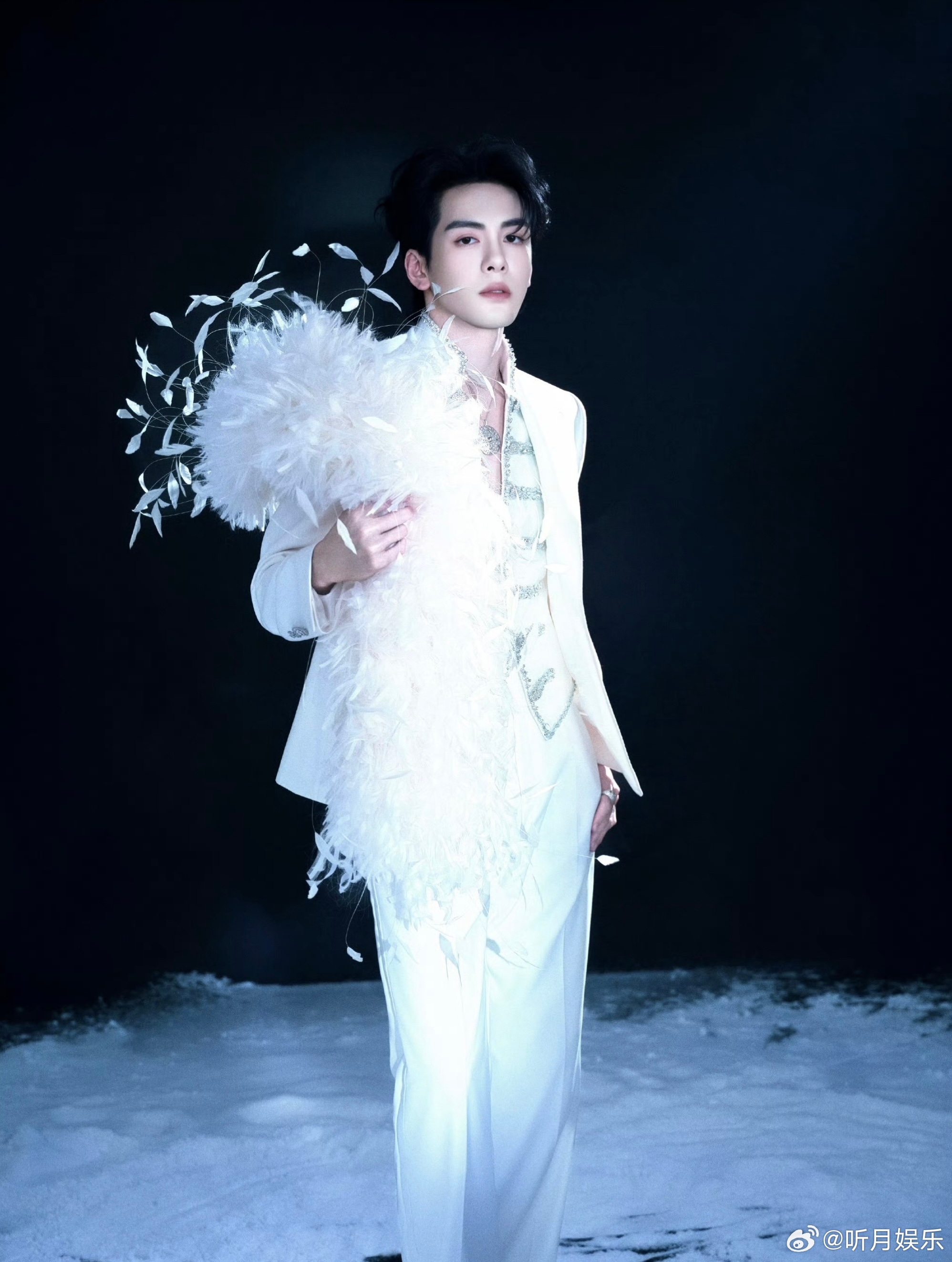 微博之夜男女明星造型卷起来了 2025微博之夜男女明星造型卷起来了！男明星帅女明