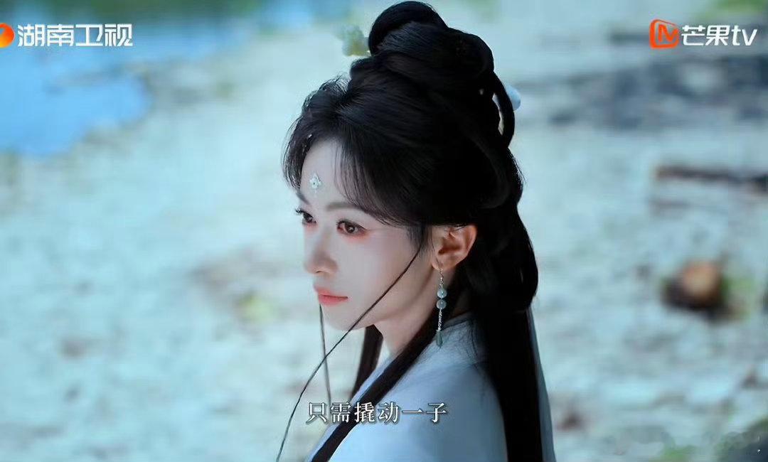 吴谨言新剧珍珠花钿妆、吴谨言上剧速度珍珠为钿，眉眼生韵，吴谨言这套古装造型太出彩