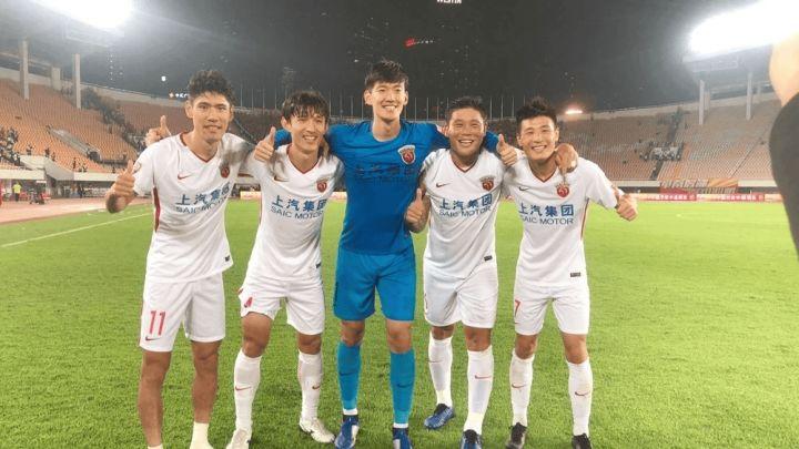 海港将在主场为功勋吕文君和蔡慧康举行退役仪式！申花会不会为于汉超举行退役仪式吗？