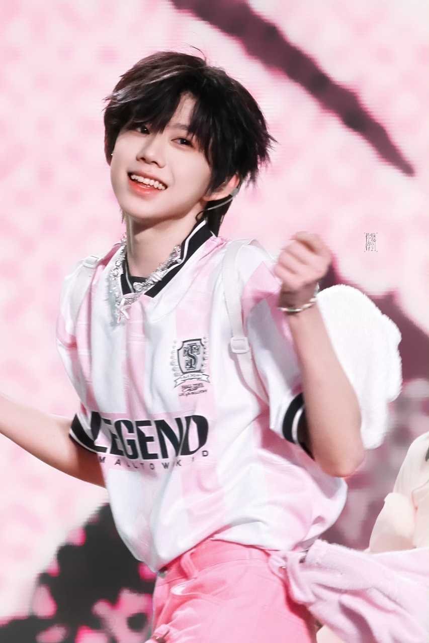 好元气的小朋友，笑起来好有感染力！陈奕恒