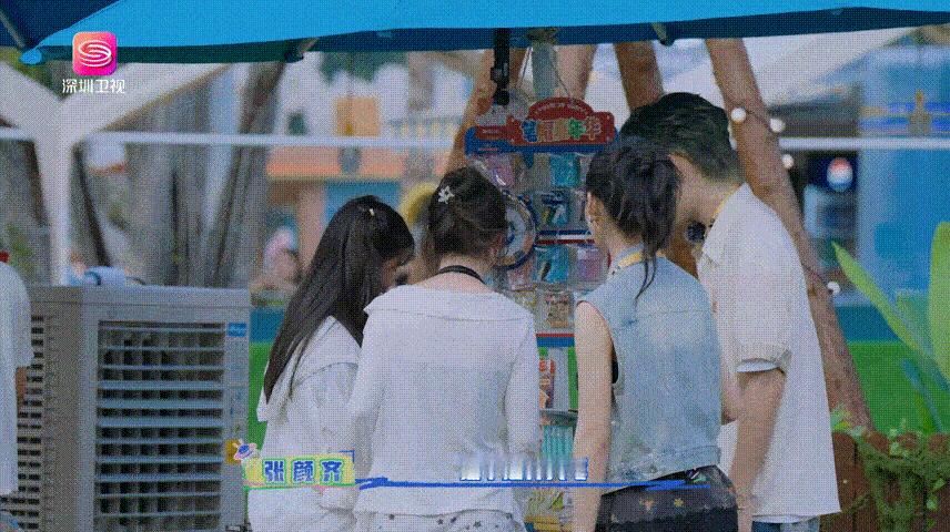 张颜齐抽象模拟赛车张颜齐用易拉罐自制赛车这段真的脑洞大开，还自己模拟引擎轰鸣声超