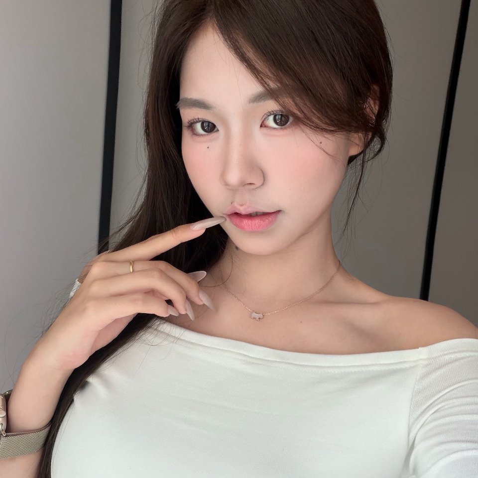 思慕社字母    “温柔不是软弱，而是即使看透了生活的锋利，依然愿意用软绵绵的怀