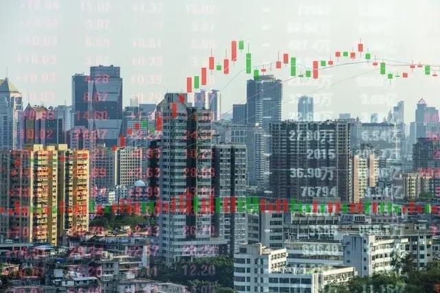 最近后台全被股民朋友的留言刷爆了，清一色都在问2026年A股能不能延续今年的强势