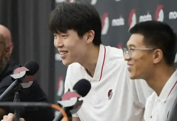 杨瀚森翻译进教练组是误传 刘禹铖回应进入教练组：目前他的任务和当初去美国一样，就