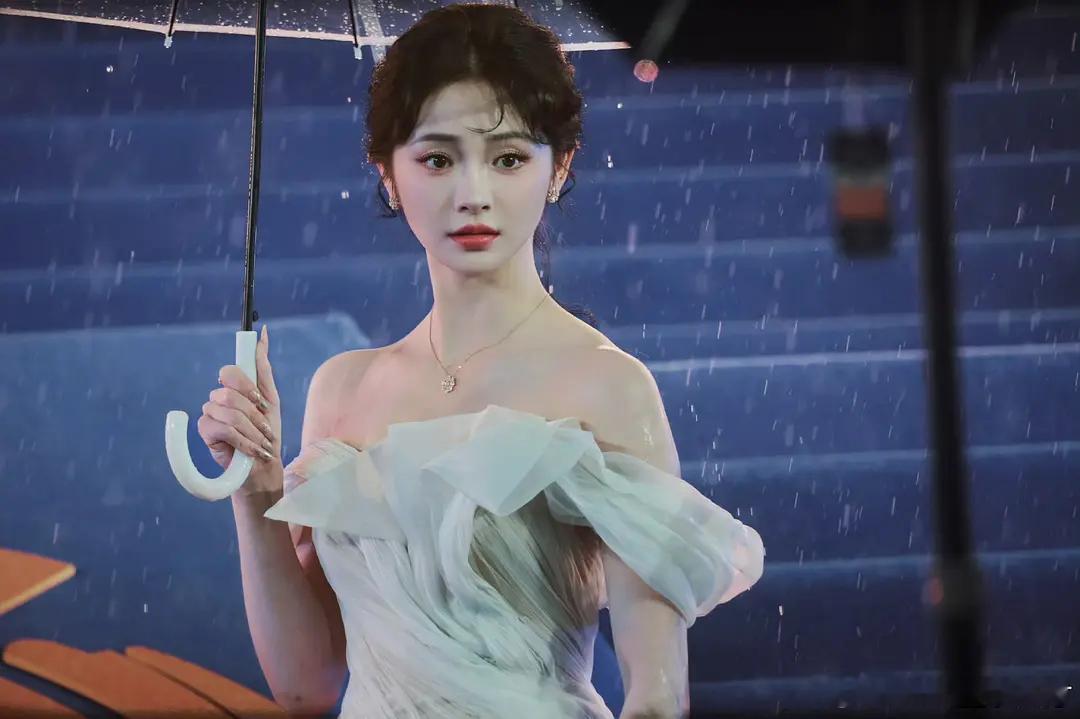 周洁琼，一眼封神 