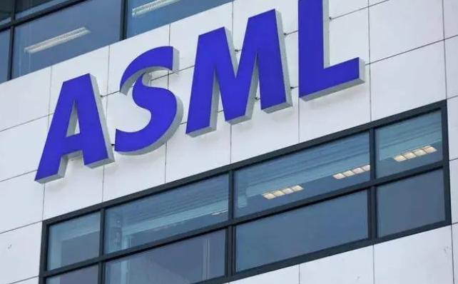 搬起石头砸自己的脚！ASML 突然宣布 110 亿美元投资印度，网友：这下有好戏