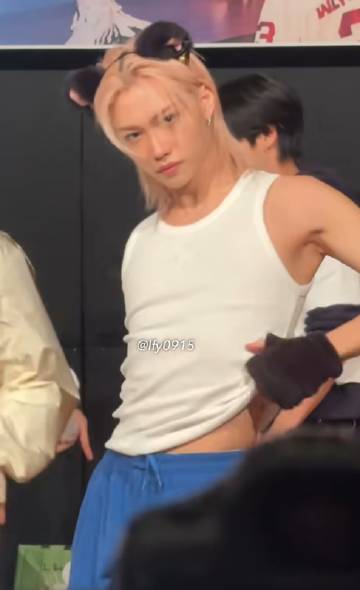 她穿这个有种成熟美，好性感的熟女