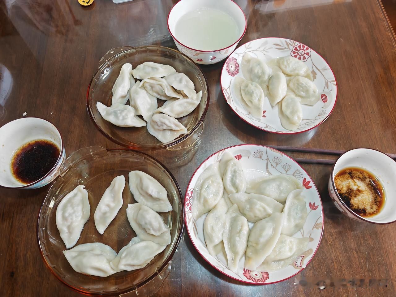 喜家德水饺店是全国联网的，我和孙子在老家的时候，经常点外卖，一盘西芹肉馅饺子25