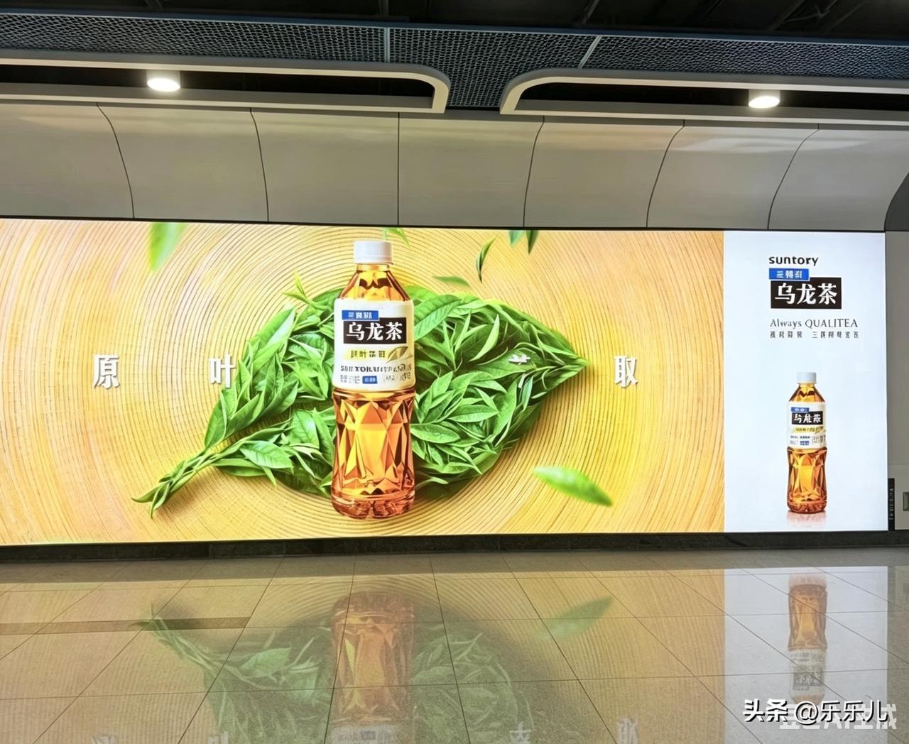 深圳地铁广告换了之后，看起来清爽多了。
