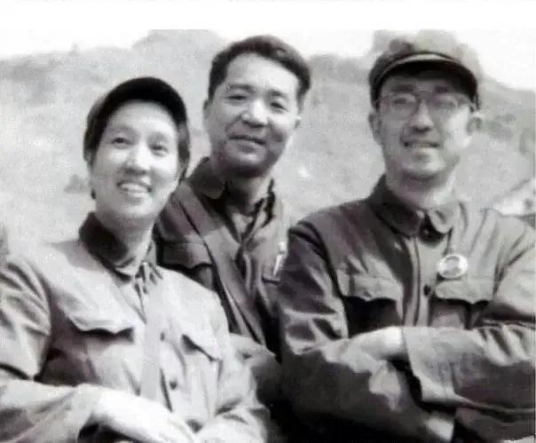 谢晋 李丽芳在长城合影
样板戏女主角李丽芳算年龄大的了，也没有李炳淑 杨春霞 李