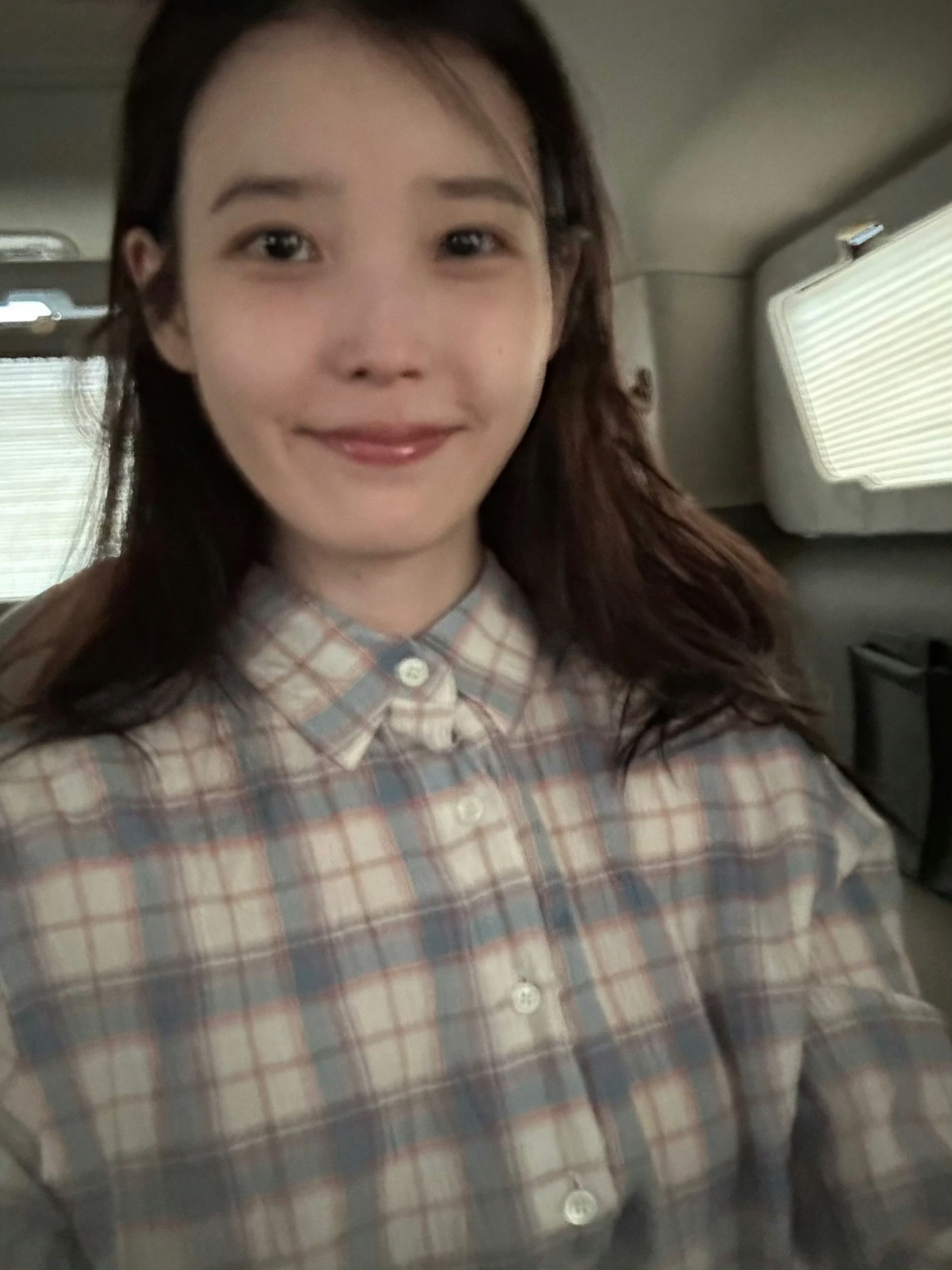IU李知恩の日常自拍集🧸🐣📝 