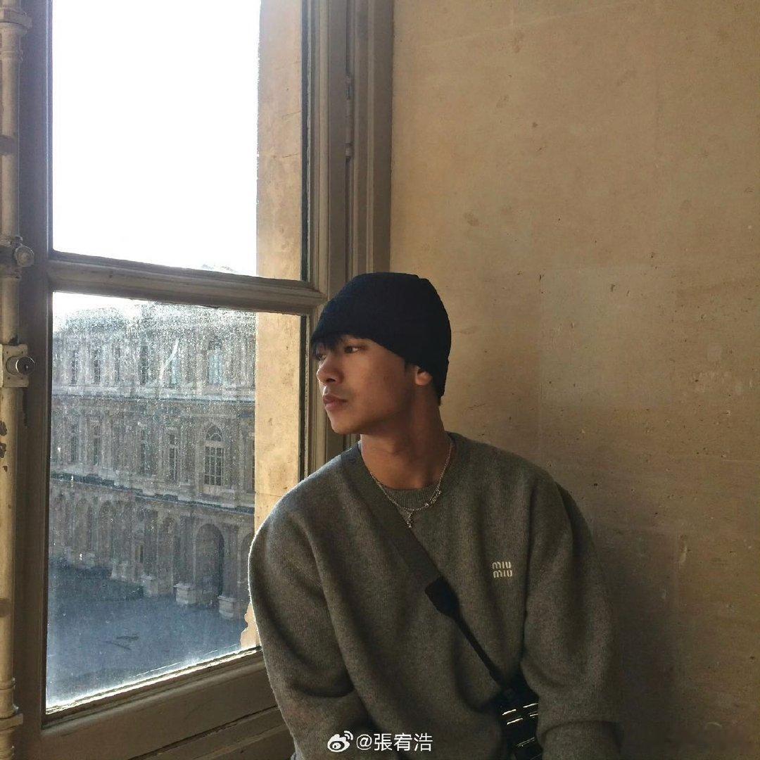 王皓庄达菲李庚希张宥浩聚餐王皓终于想起来发日常了 惊喜突如其来，王皓打破长时间沉