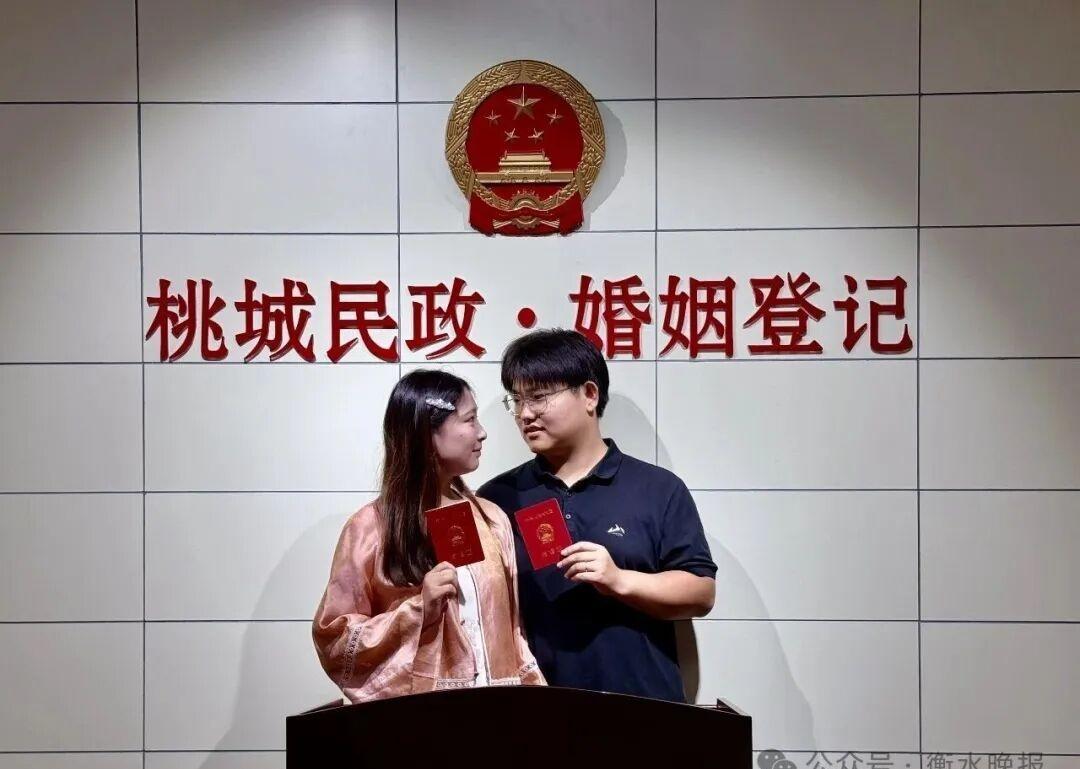 甜度超标！七夕见证专属浪漫婚约

8月19日（农历七月初七），是传统节日七夕节，