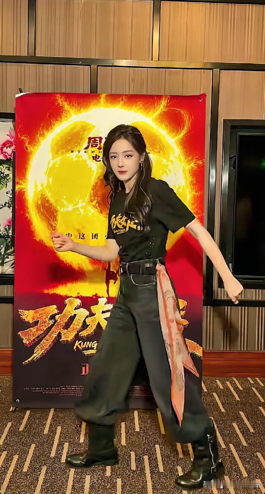 夏日生活打卡季 热巴就是天生的喜剧人、搞笑女，这一点在很多场合都体现得淋漓尽致。