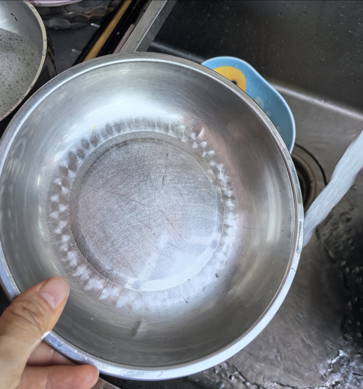 嫁来河南之前：你们老豫怎么这么不精致的，吃啥都不锈钢装[跪了]凉菜，主食，炒菜，