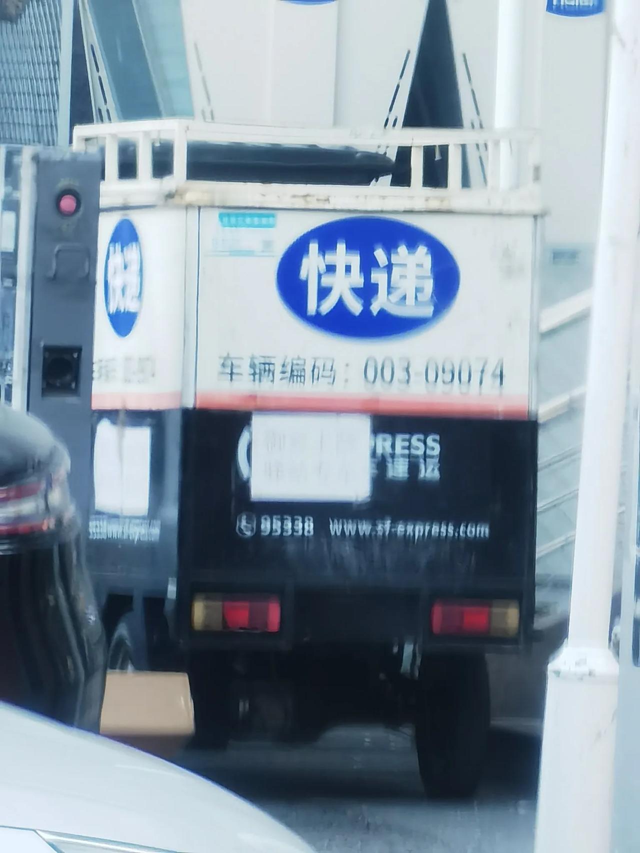 今天北京气温零下6度，又加上刮脸的西北风，寒风刺骨，异常寒冷。孙子早晨想吃一种面