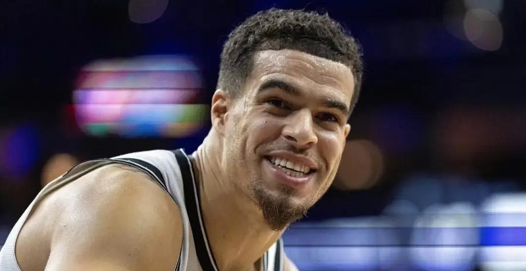 火箭队这波操作，把NBA的残酷算计全摊牌了。
倒贴一个首轮签，就为了送走小波特。