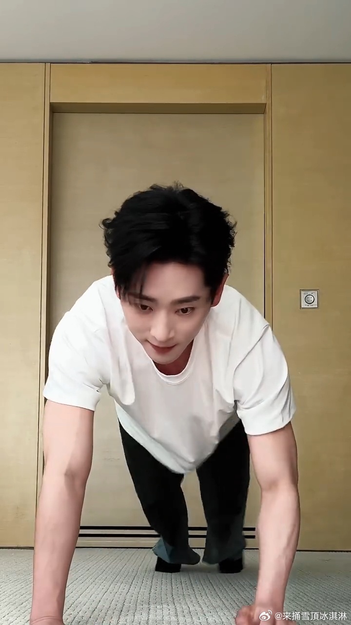 可以丞磊平板支撑粉丝福利丞磊粉丝破500w平板支撑挑战