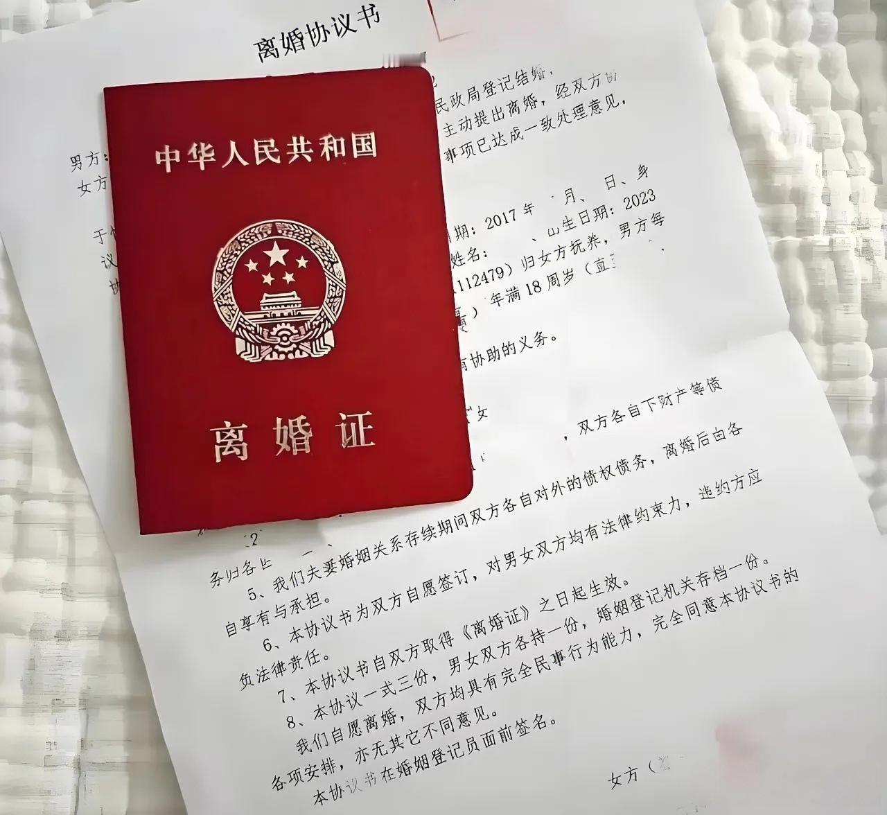 上海刘女士与前夫离婚时约定，前夫每月付1000元抚养费至女儿参加工作，教育等大额