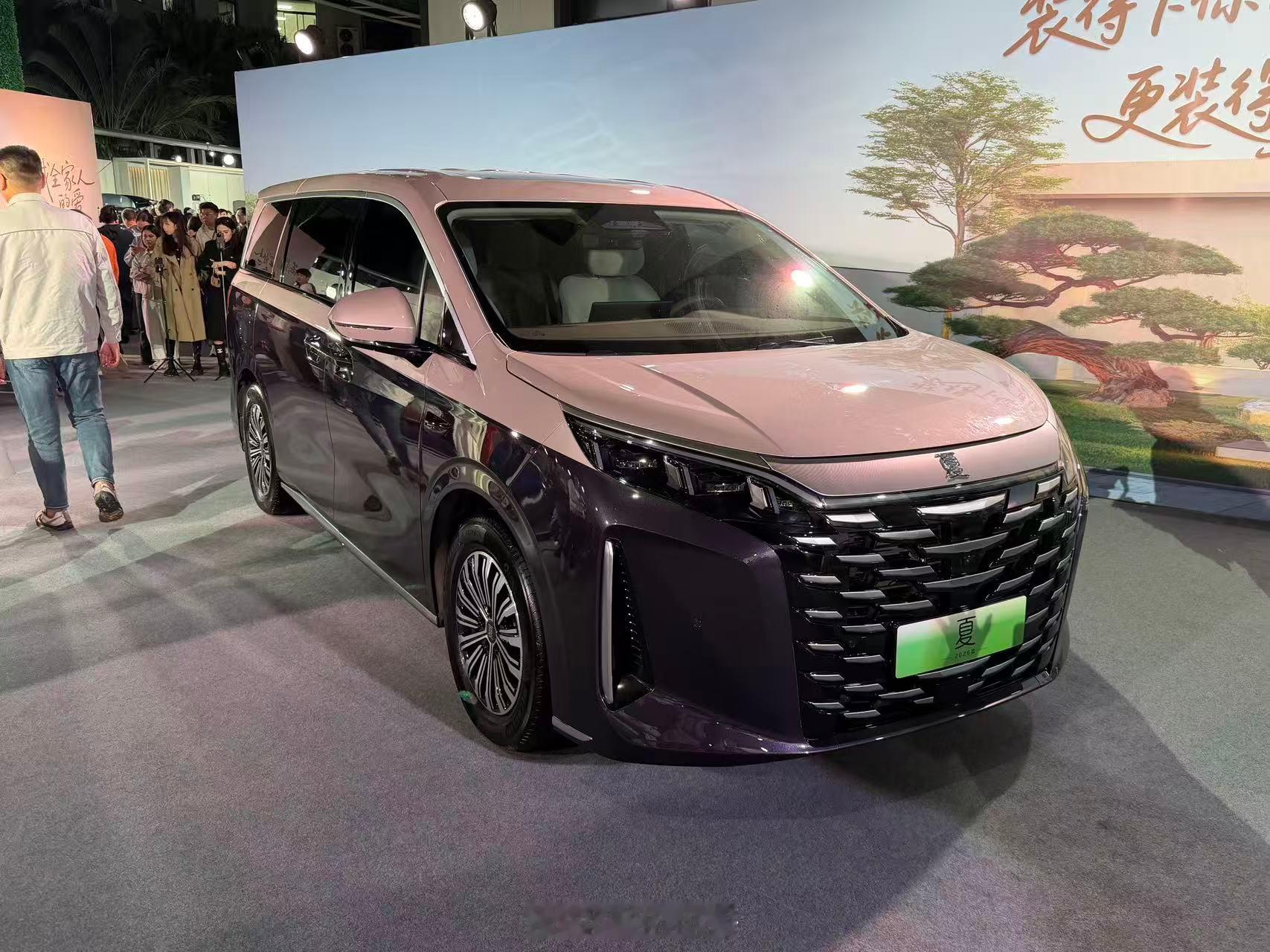 2026款比亚迪夏今晚发布，看看这次新增的双拼色，豪华感一下就上来了。今晚还会新