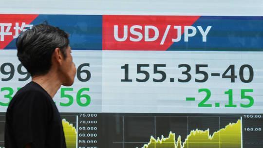 针对日元跌至近40年低点的危机，美日两国正式确认于7月31日联合买入日元。日本财