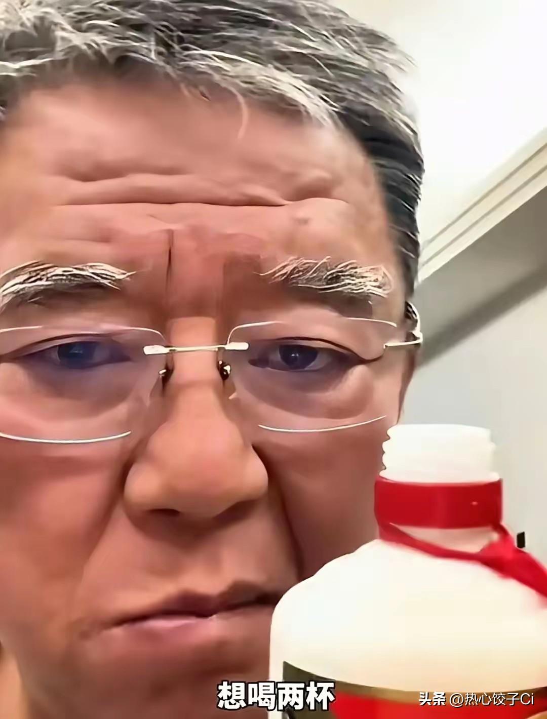 李立群说，比如说有钱人喝什么？千万不要说这个话，说这个话让自己丧失自己的志。没必