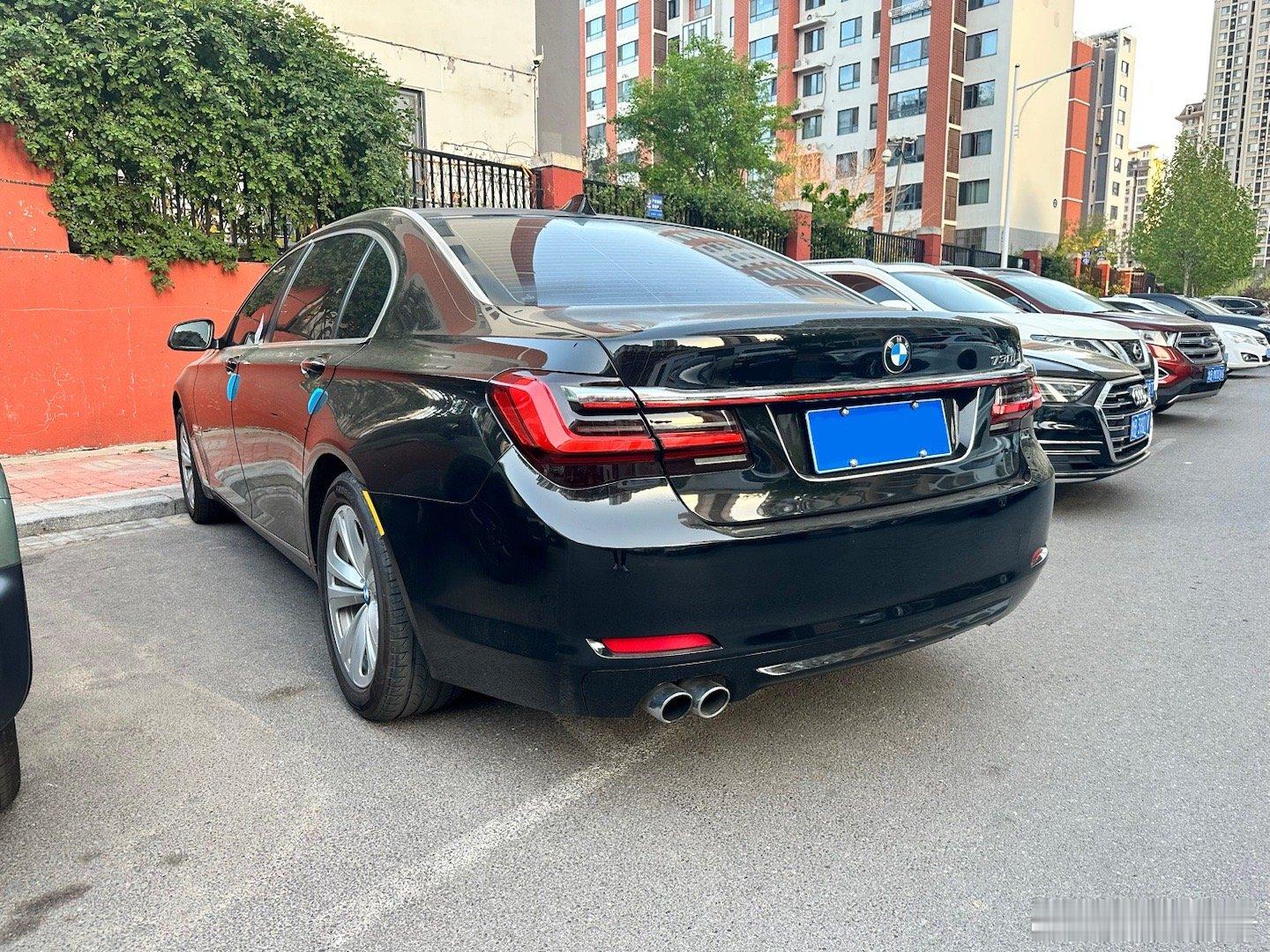 汽车[超话]  这台“新”7系总觉得哪里不对劲🤫宝马[超话]宝马宝马7系 ​​