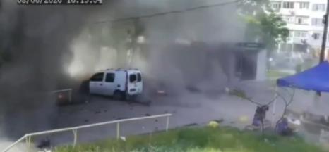 【俄罗斯袭击了扎波罗热的一个公共交通站点。至少2人死亡，另有10多人受伤。这也在