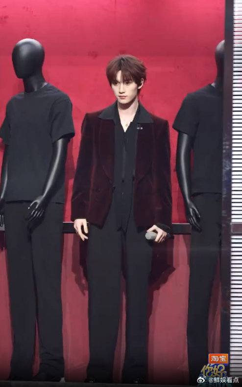 好六全员callback张凌赫橱窗模特转场你好星期六全员齐上阵，模仿张凌赫橱窗模