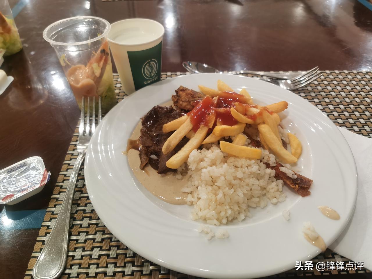 埃及第四天，住在五星级斯特拉花园酒店，晚饭吃自助餐，有点习惯了！哈哈！
薯条，牛