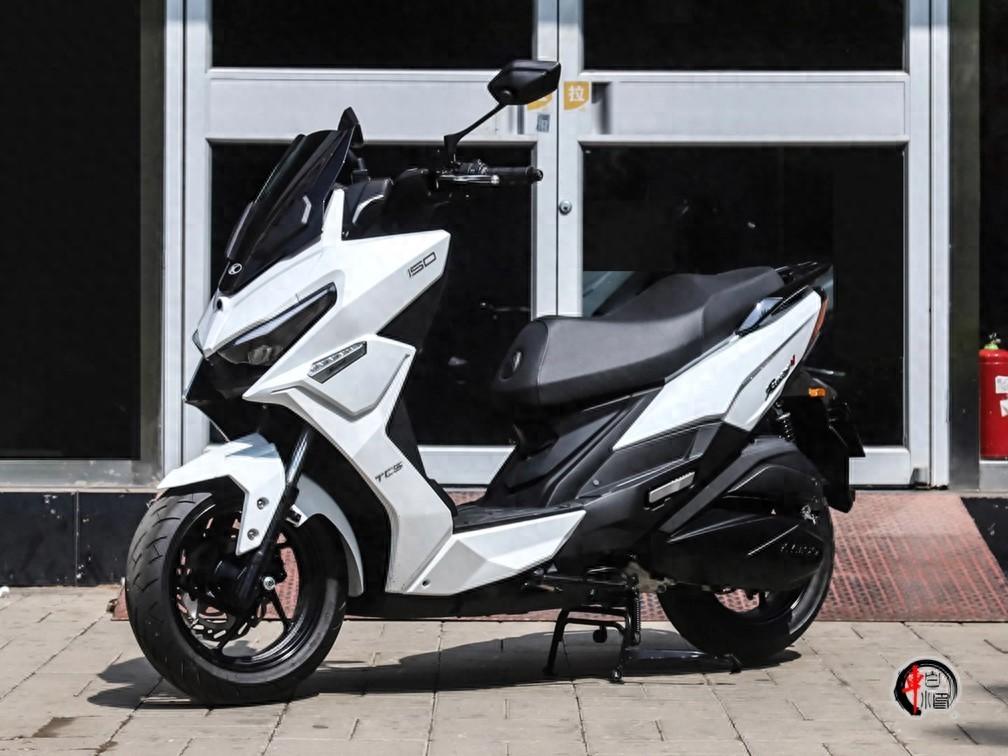 光阳摩托推出新款Racing H150平踏悦享版踏板摩托车，售价定为13980元