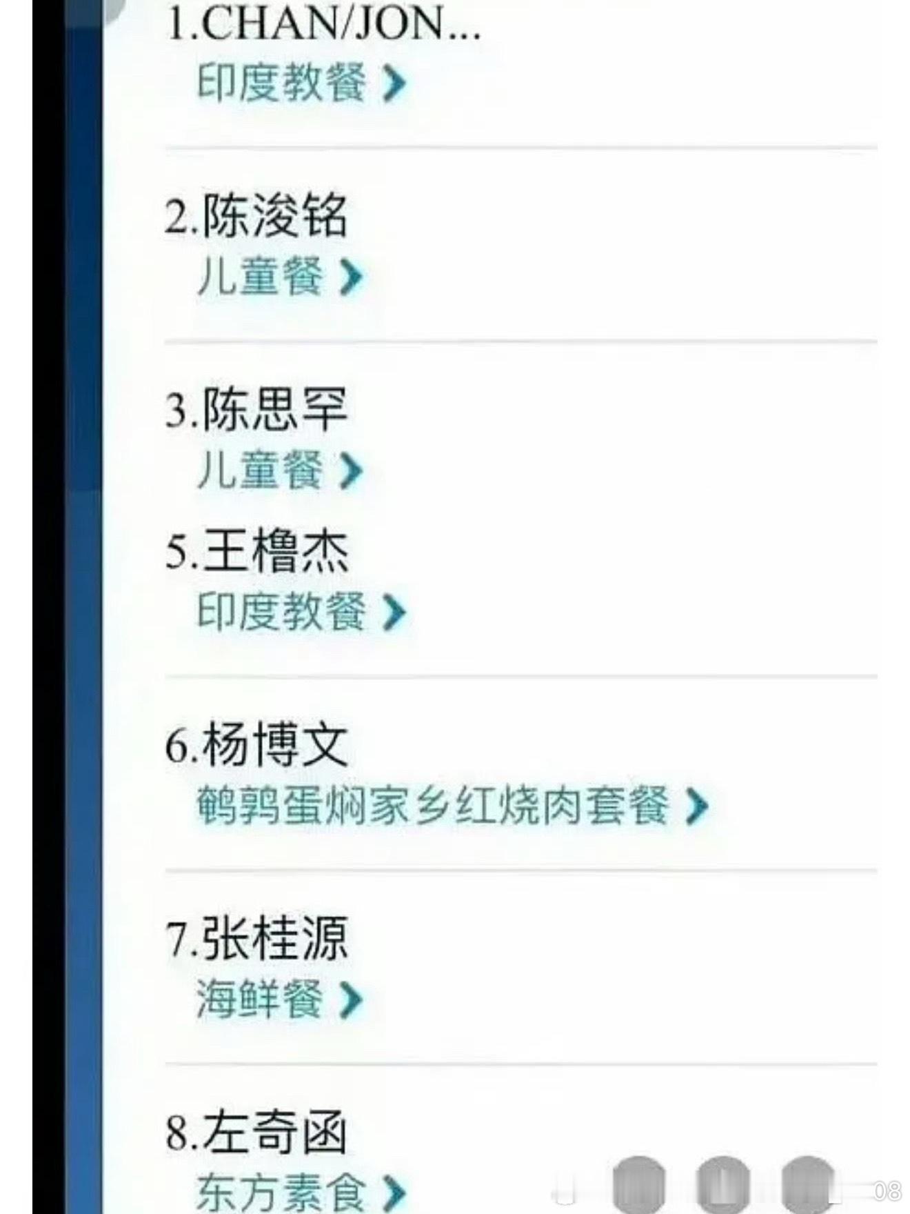 还是宝宝罕 吃饭要吃小熊盖被