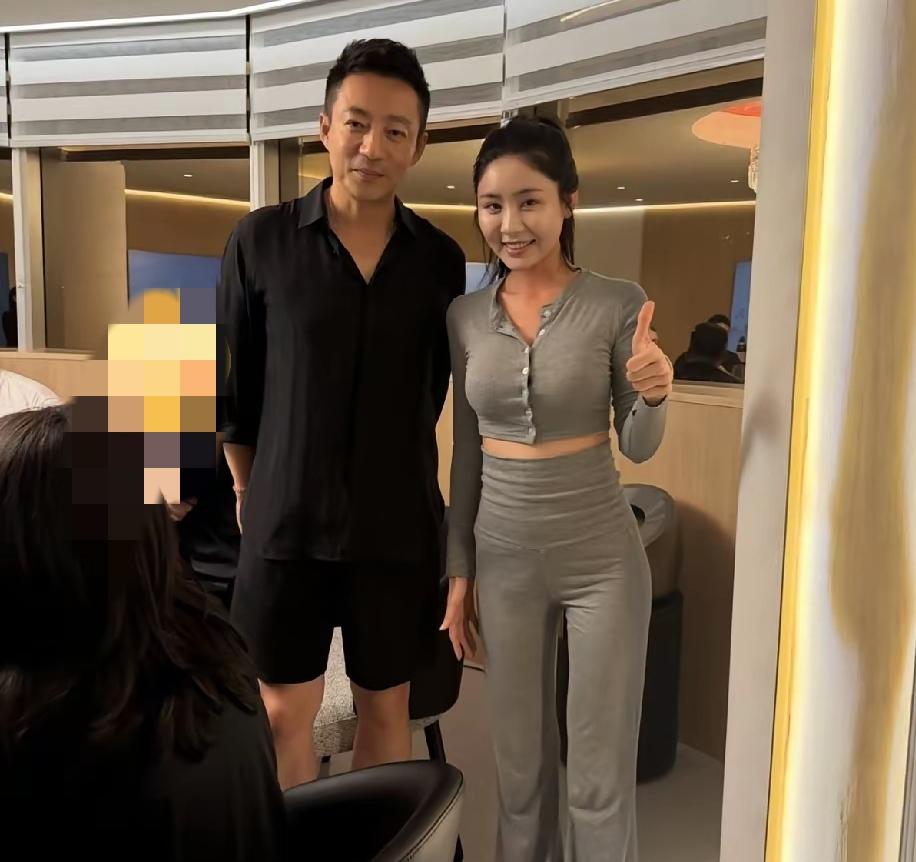 很多人见过镜头里拘谨内敛的孩子，却很少能一眼读懂松弛状态下的天性，一位网友偶然近