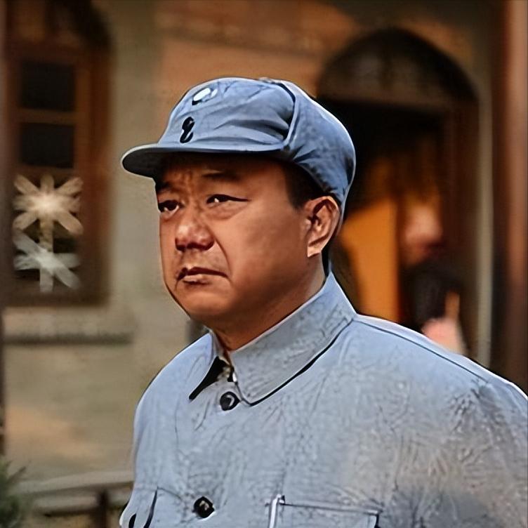 演员，董勇说，我老婆，是京剧演员，郑嘉艳，是名角，大青衣，我演的电视剧，人家不看