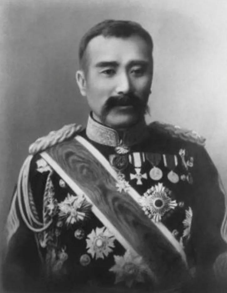 1893年12月中日甲午战争爆发之前，日军参谋次长、对华谍报总负责人川上操六来到