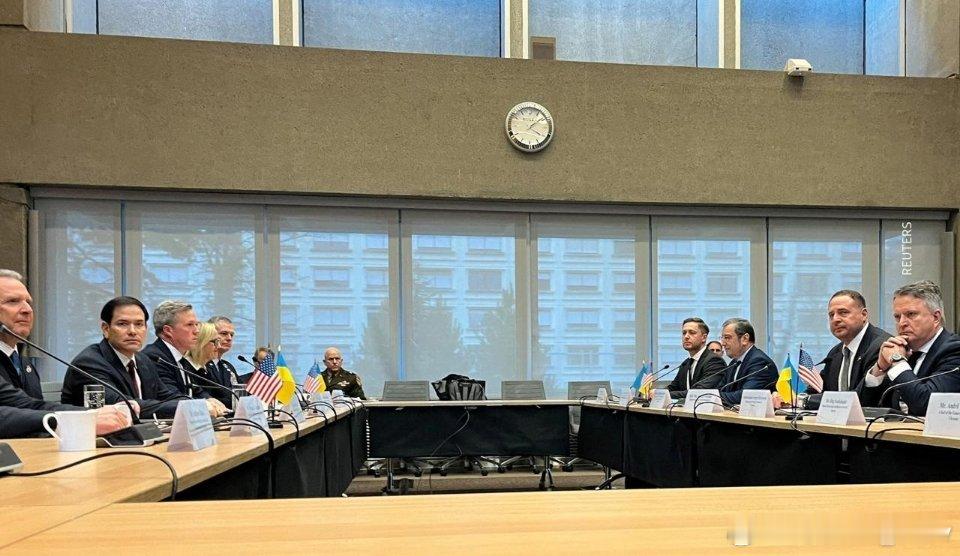 据乌媒消息：乌克兰和美国代表团已在瑞士日内瓦就和平计划展开谈判。 