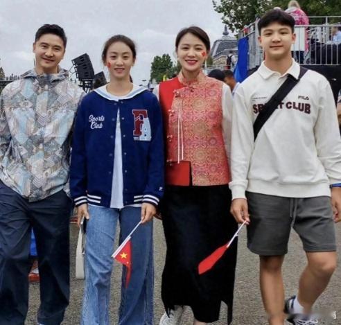 田亮儿女都这么大了！全家共用一张脸，都是高颜值啊！ ​​​
