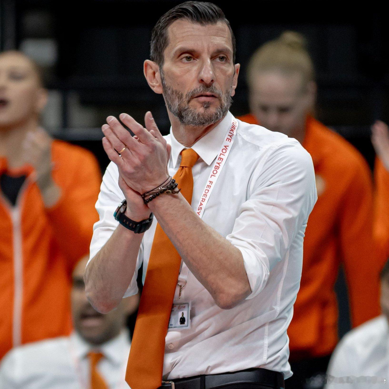 🎙️朱利奥·布雷戈利谈对热舒夫第二战：在主场进行的首场比赛中，我们发挥出色，取